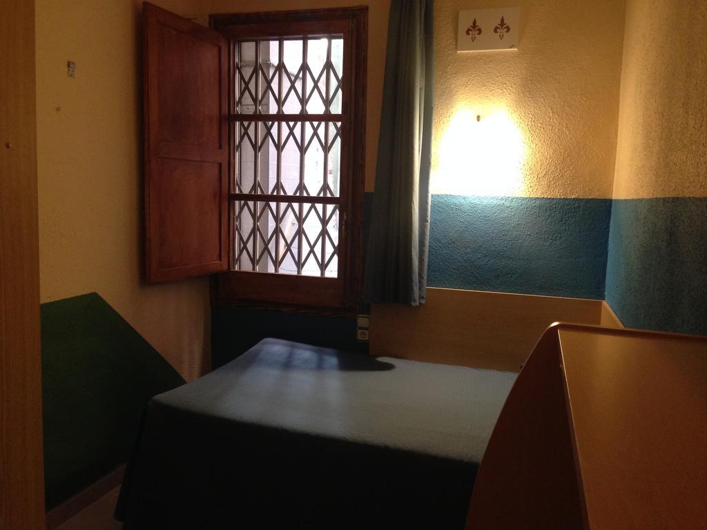 Pension Bertolin Барселона Экстерьер фото