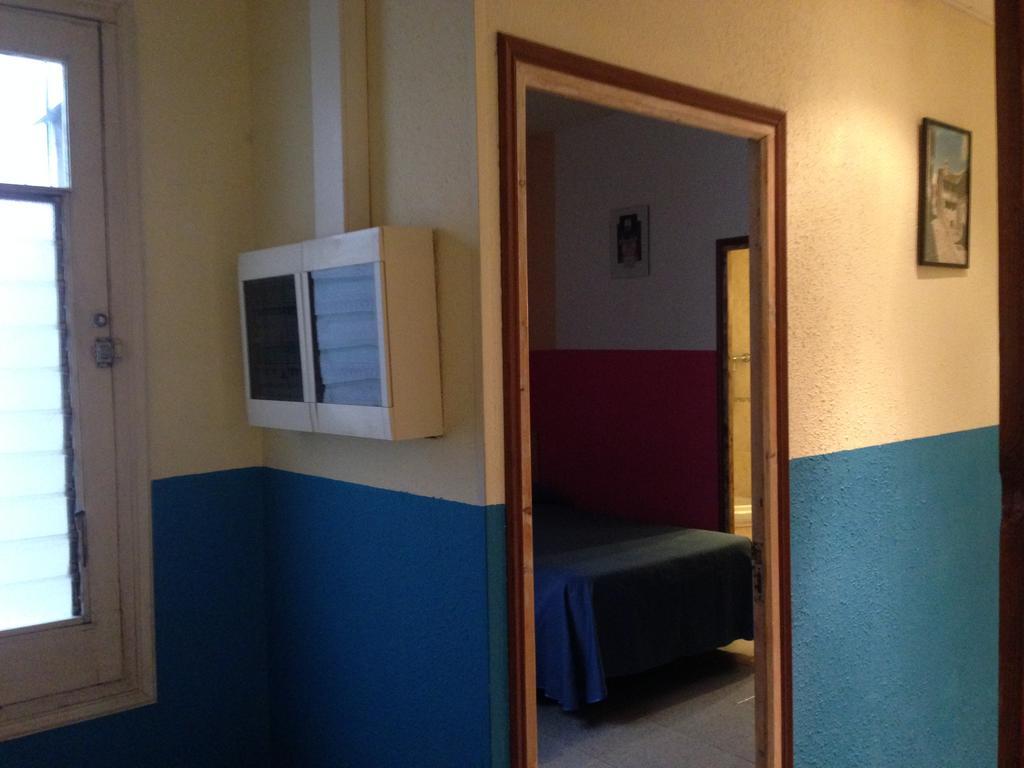 Pension Bertolin Барселона Экстерьер фото